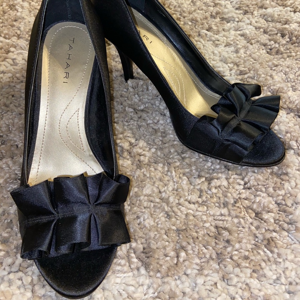 Tahari Peeptoe Heel